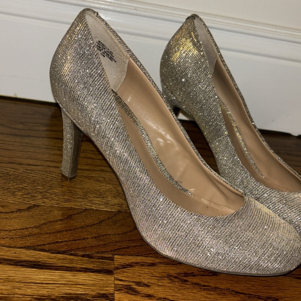 Kelly & Katie Silver sparkly heels size 10